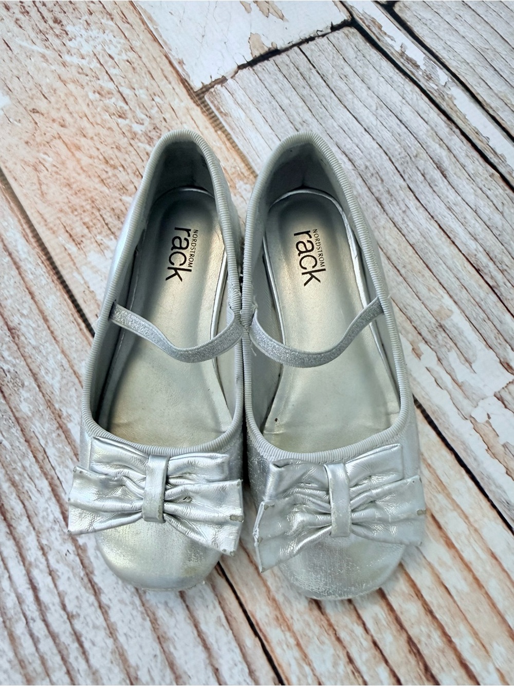 Nordstrom Rack Girls Silver Mary Jane Flats with Bow